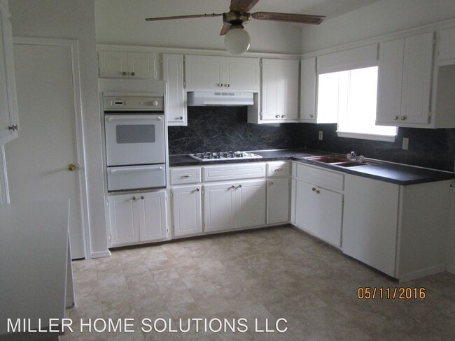 Building Photo - 3 br, 1 bath House - 2504 SE 46th St