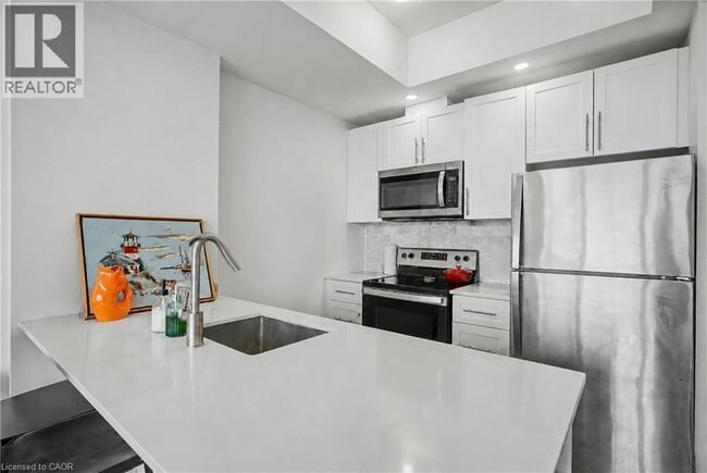 Building Photo - 108 Garment St