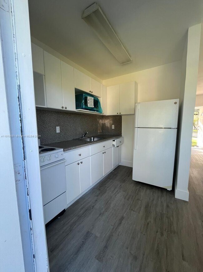 Foto del edificio - 5825 SW 9th Terrace