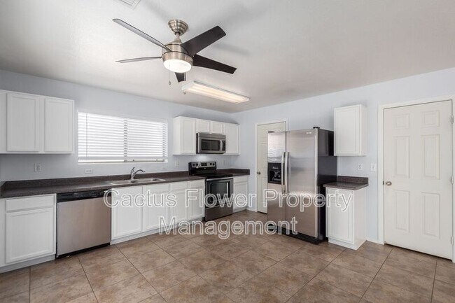 Foto del edificio - 2464 S Nielson St