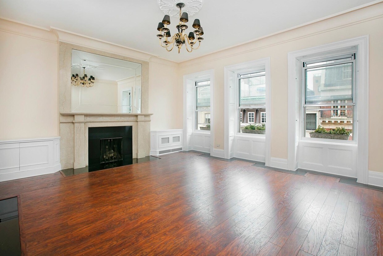 Primary Photo - 24 E 73rd St