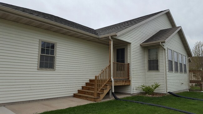 Building Photo - 407 Lueders Rd