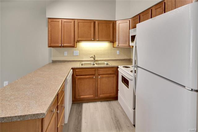 Building Photo - 13831 Amiot Dr
