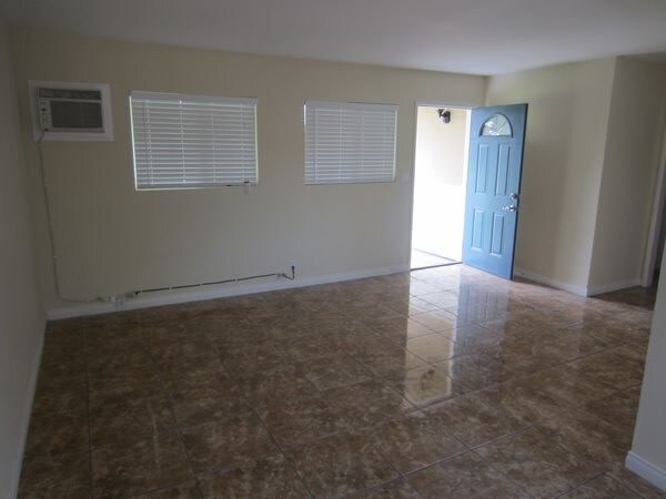 Foto del edificio - 15429 Temple Ave