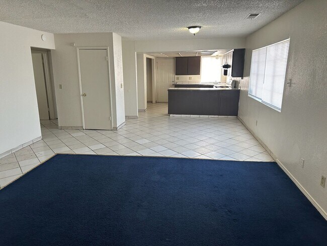 Foto del edificio - 320 S. F St. - 2 BEDROOM 1 BATH - UPSTAIRS...