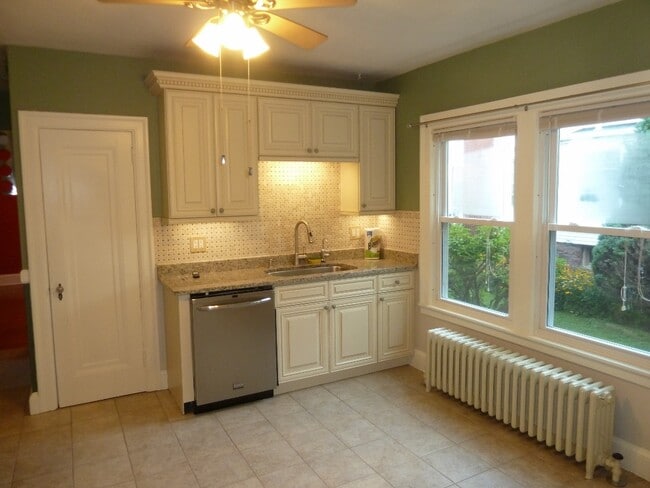 Kitchen Sink/Dwasher - 36 S Highland St