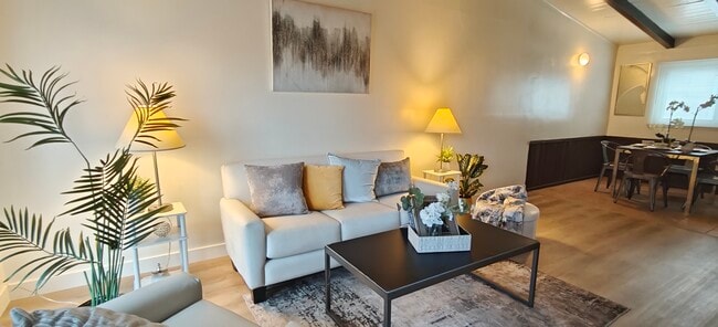 Building Photo - 2704 W Century Blvd