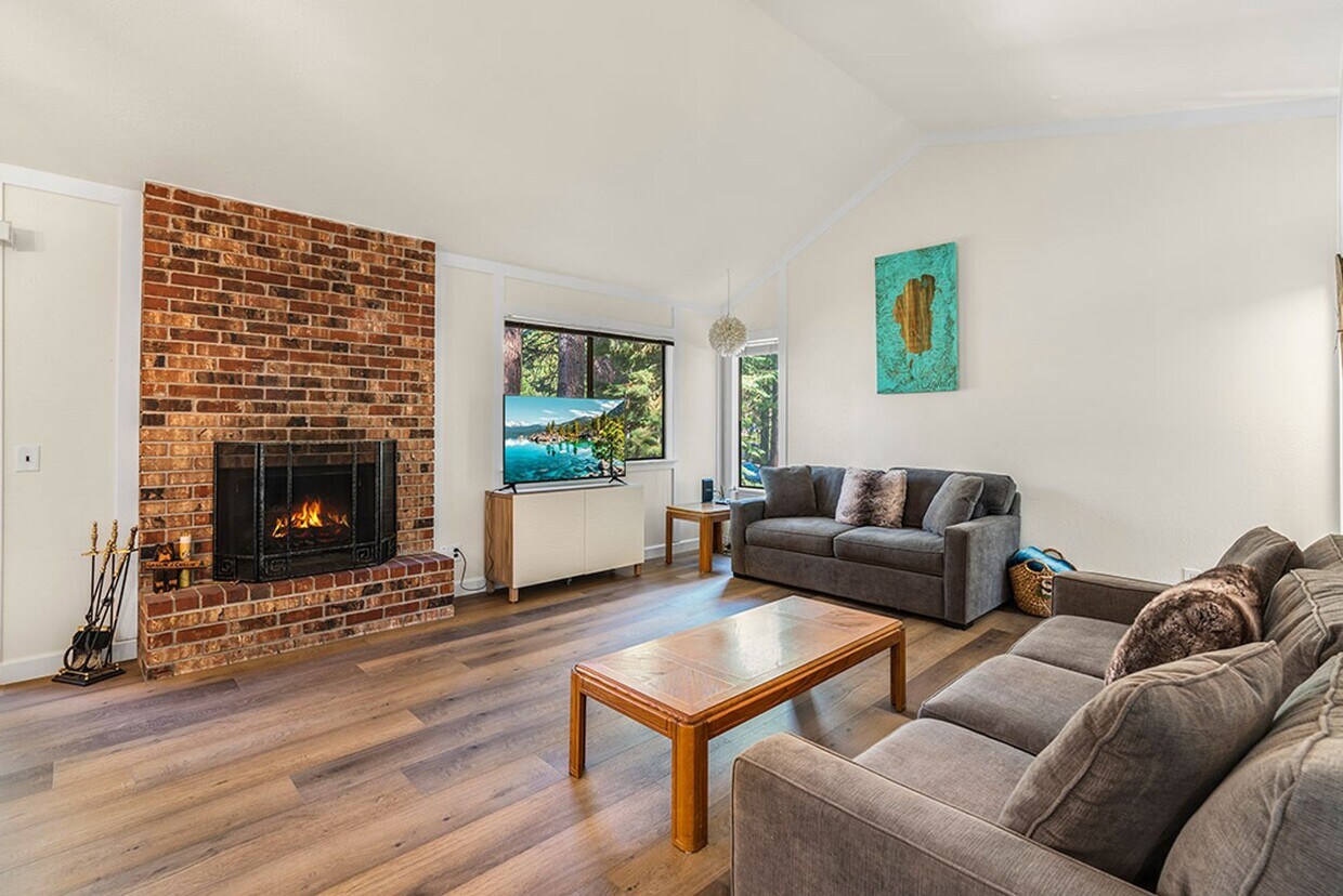 Primary Photo - Bright 2 bedroom in Incline Village!