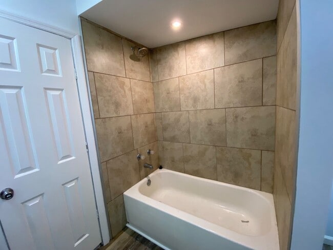 Building Photo - 3 Bedroom home on 1 Acre in Jennings