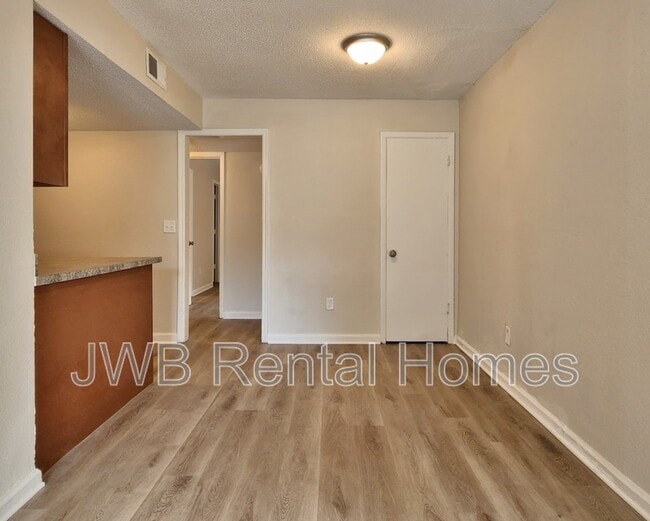 Building Photo - 851 Bert Rd