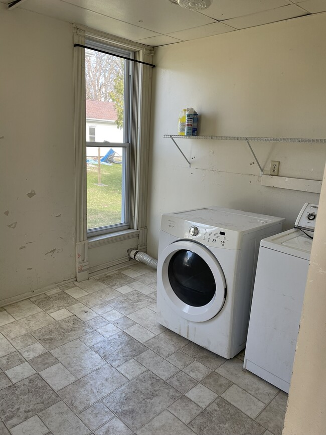 Laundry room - 216 S. College Avenue