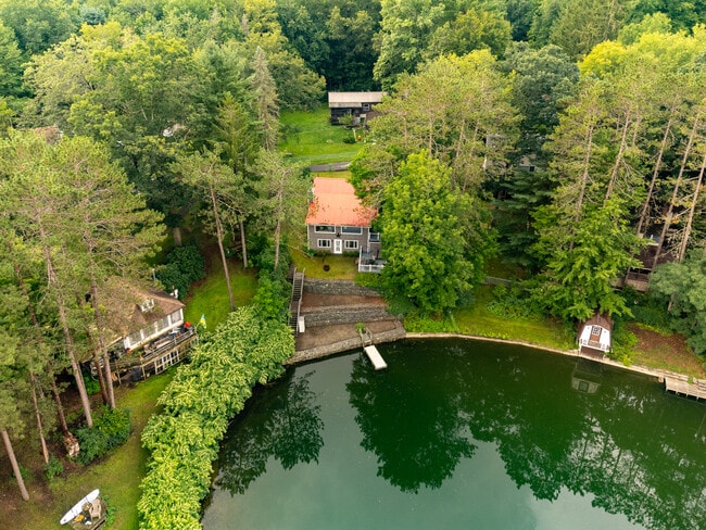 Building Photo - 156 Silliman Cove