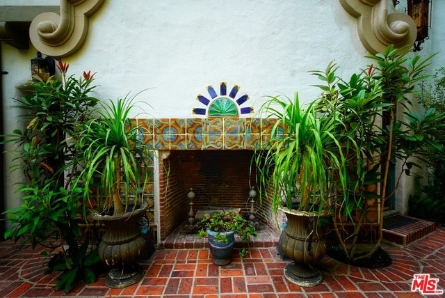 Building Photo - 8231 Fountain Ave