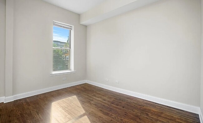 Foto del edificio - 4542 S Indiana Ave