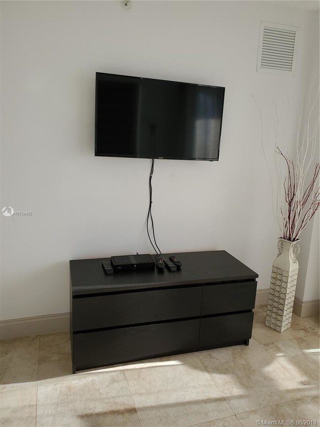 Building Photo - 6917  Collins Ave  920 Miami Beach FL 33141