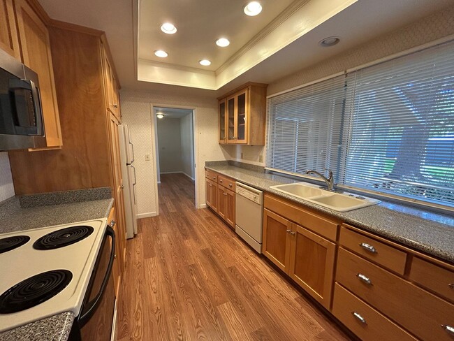 Foto del edificio - 6589 Meadowridge Dr