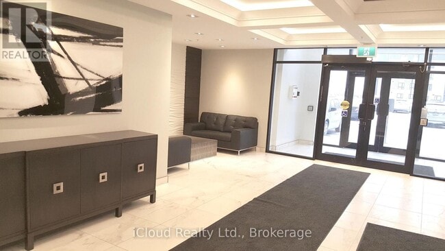 Building Photo - 650 Sauve St