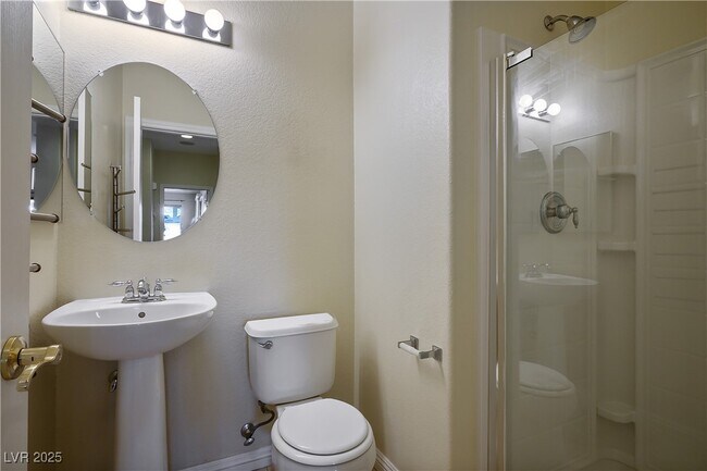 Building Photo - 8133 Chestnut Hollow Ave