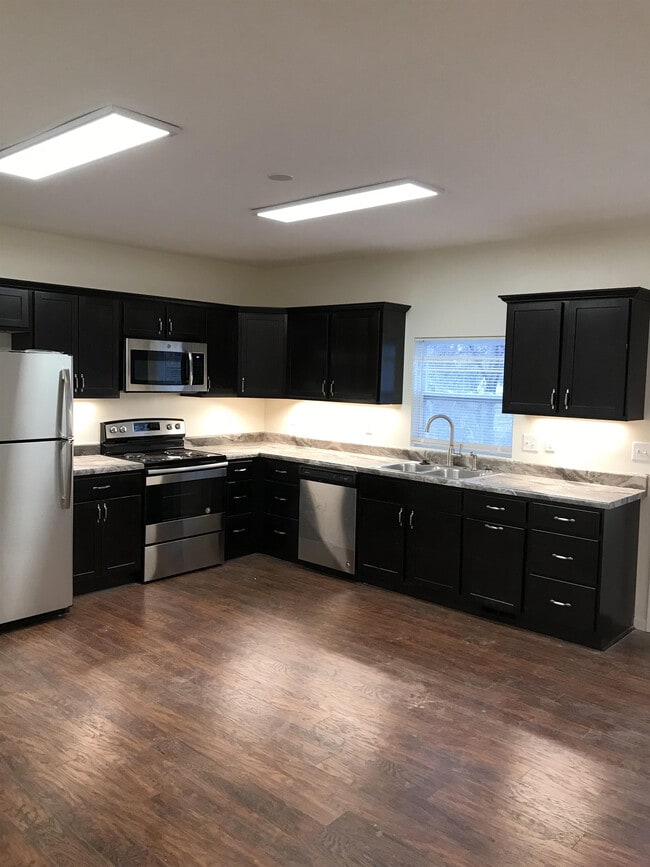 Building Photo - 36 Limit St