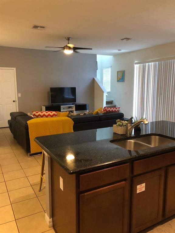 Foto del edificio - 921 Las Fuentes Dr