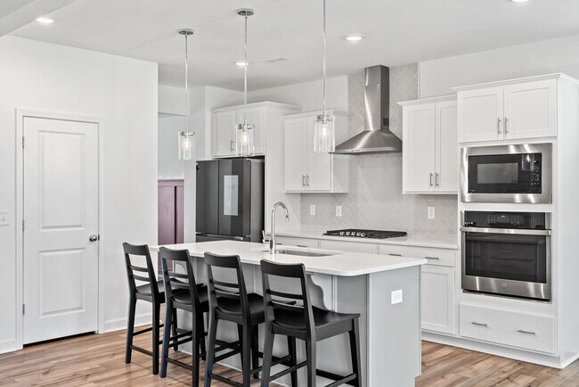 Building Photo - Beautiful 4 Bedroom, 3 Bathroom Home with ...