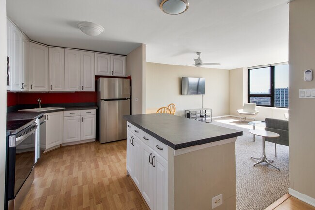 Foto del edificio - 3930 N Pine Grove Ave