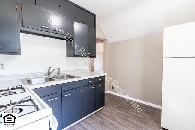 Foto del edificio - 3112 Thompson Ave