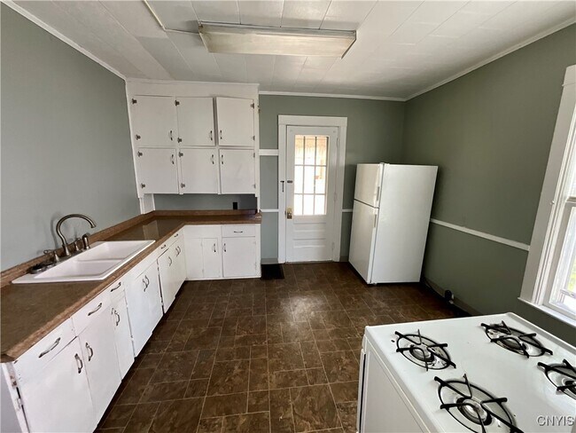 Building Photo - 106 Bishop St