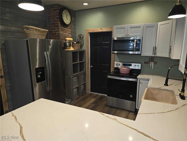 Foto del edificio - 202 Meek Ave