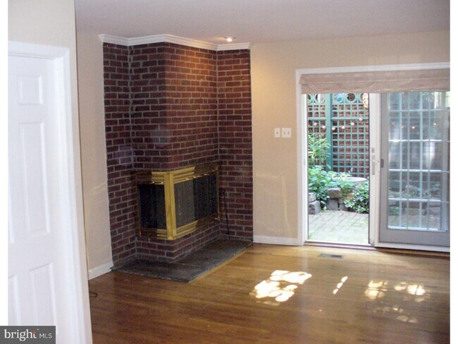 Building Photo - 419 Quince St