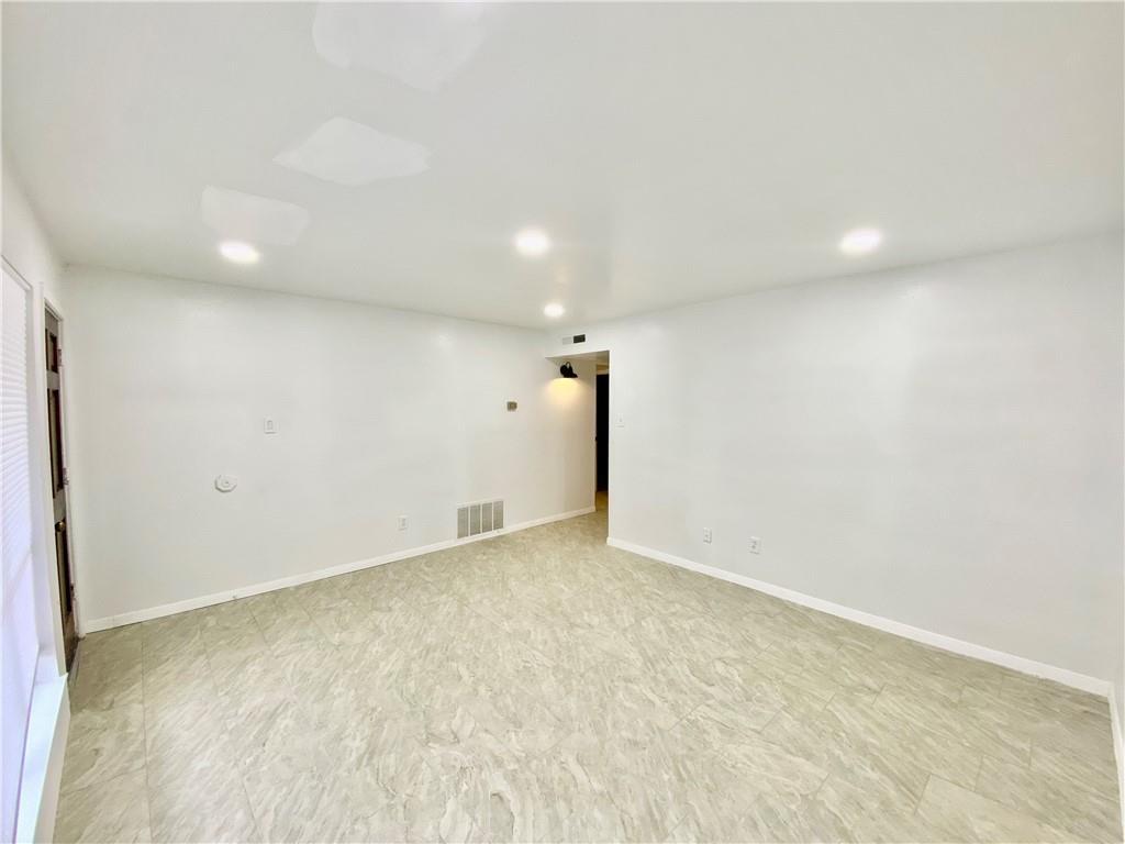 Foto principal - 6910 Hart Ln