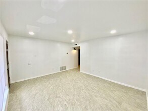 Building Photo - 6910 Hart Ln