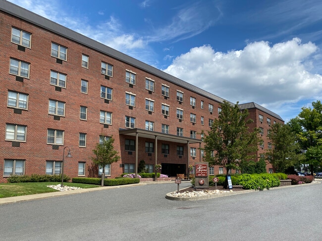 Building Photo - Towne Towers