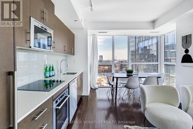 Photo du bâtiment - 460-1460 Adelaide St E
