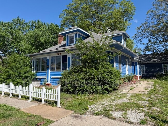 Building Photo - 229 W Allen St