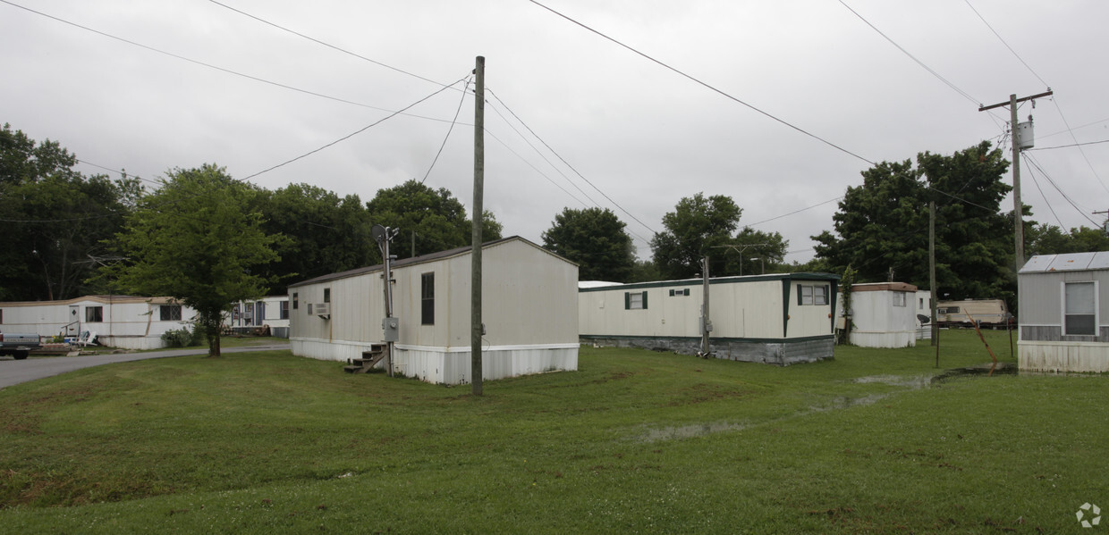 Building Photo - 687 S Main St