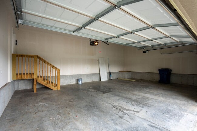Building Photo - 3 bed home with NEW FLOORING AND FULLY FEN...