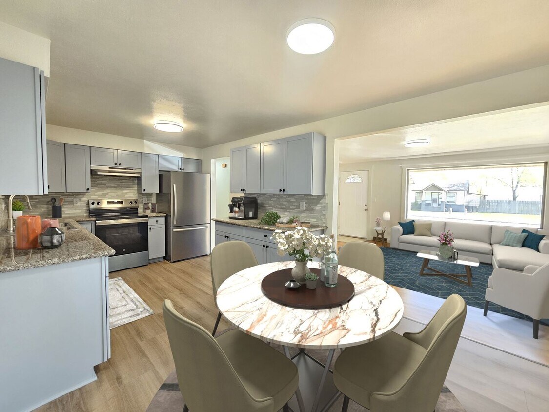 Foto principal - $1,900 - 4 Bed / 1 Bath Home with Fully Fe...