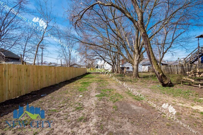 Foto del edificio - Large Remodeled 2 Bedroom Single-Family Ho...