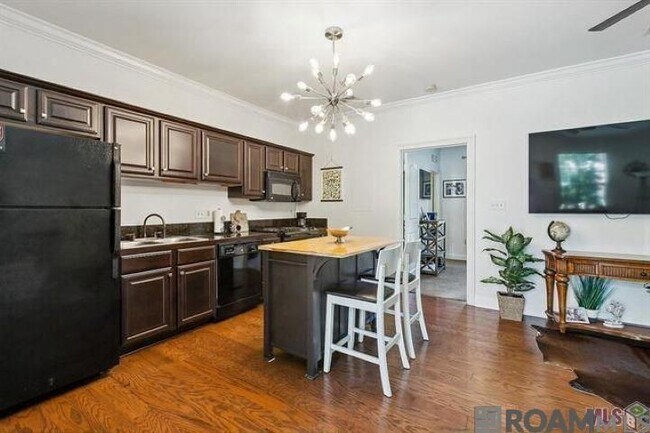 Building Photo - 888 S Kenilworth Pkwy
