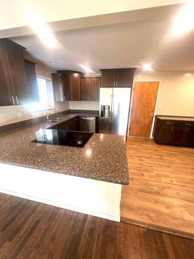 Building Photo - 701 S 19th Ave