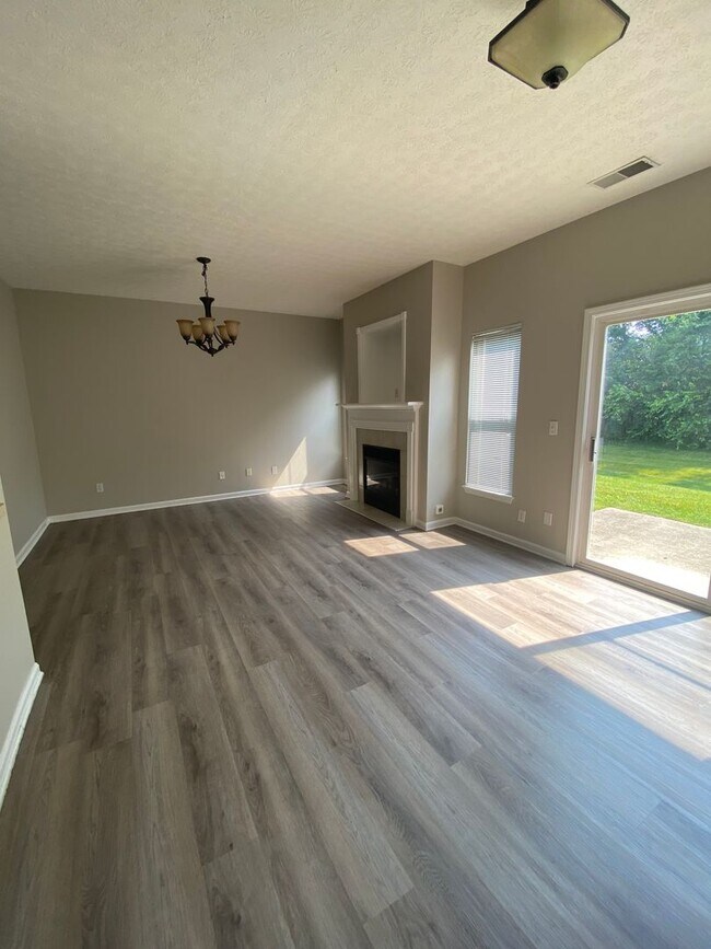 Building Photo - Pinnacle Gardens Beautiful 3 bed 2.5 bath Townhome