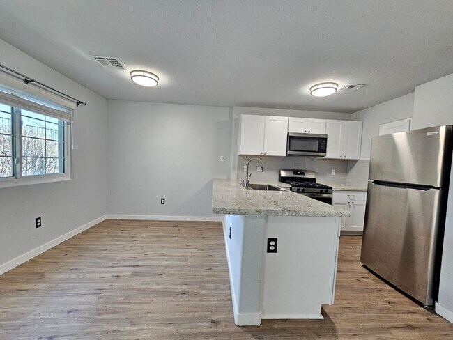 Building Photo - Sparks - Kendall Creek Townhome Available ...