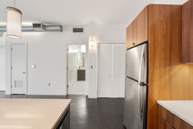 Building Photo - 9 Medford St