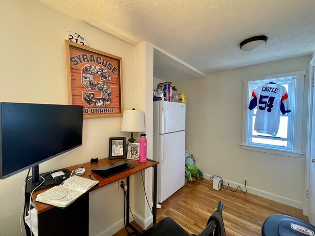 Foto del edificio - 528 E 3rd St