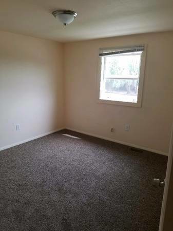 Building Photo - 2037 Vanderbilt Ct