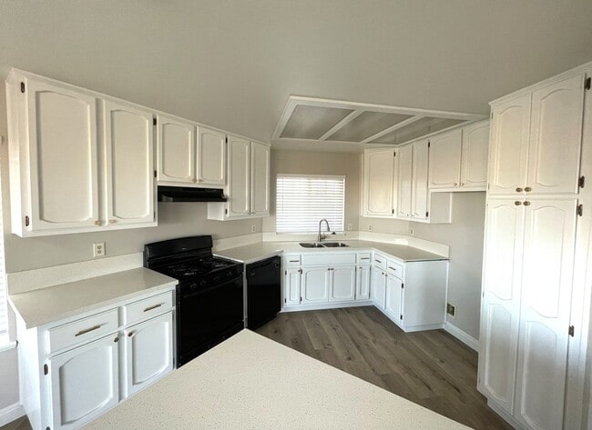 Building Photo - Completely Remodeled....Coming Soon!!