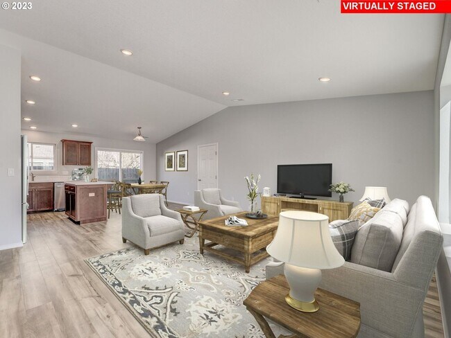 Foto del edificio - 3 bedroom/ 2 bathroom New Construction Spr...