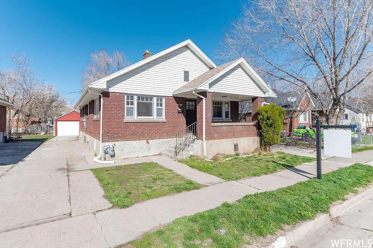 Primary Photo - Newly Remodeled Downstairs Duplex Unit in ...
