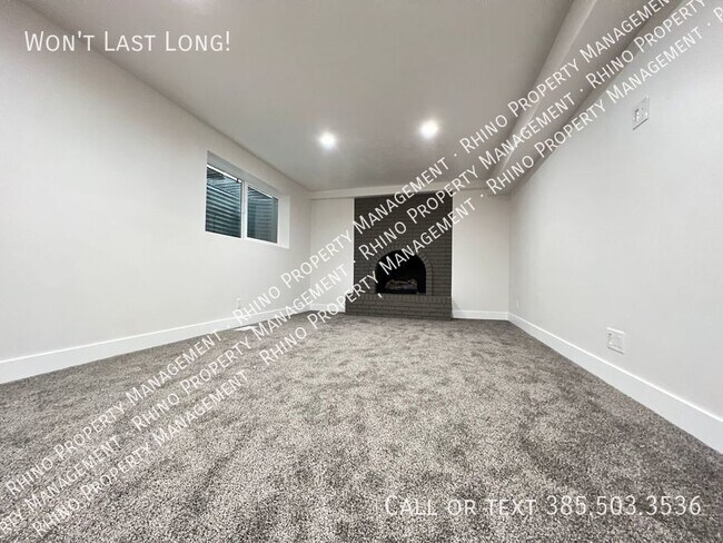 Building Photo - Coming Soon! 3 Bedroom/2 Bathroom Duplex I...
